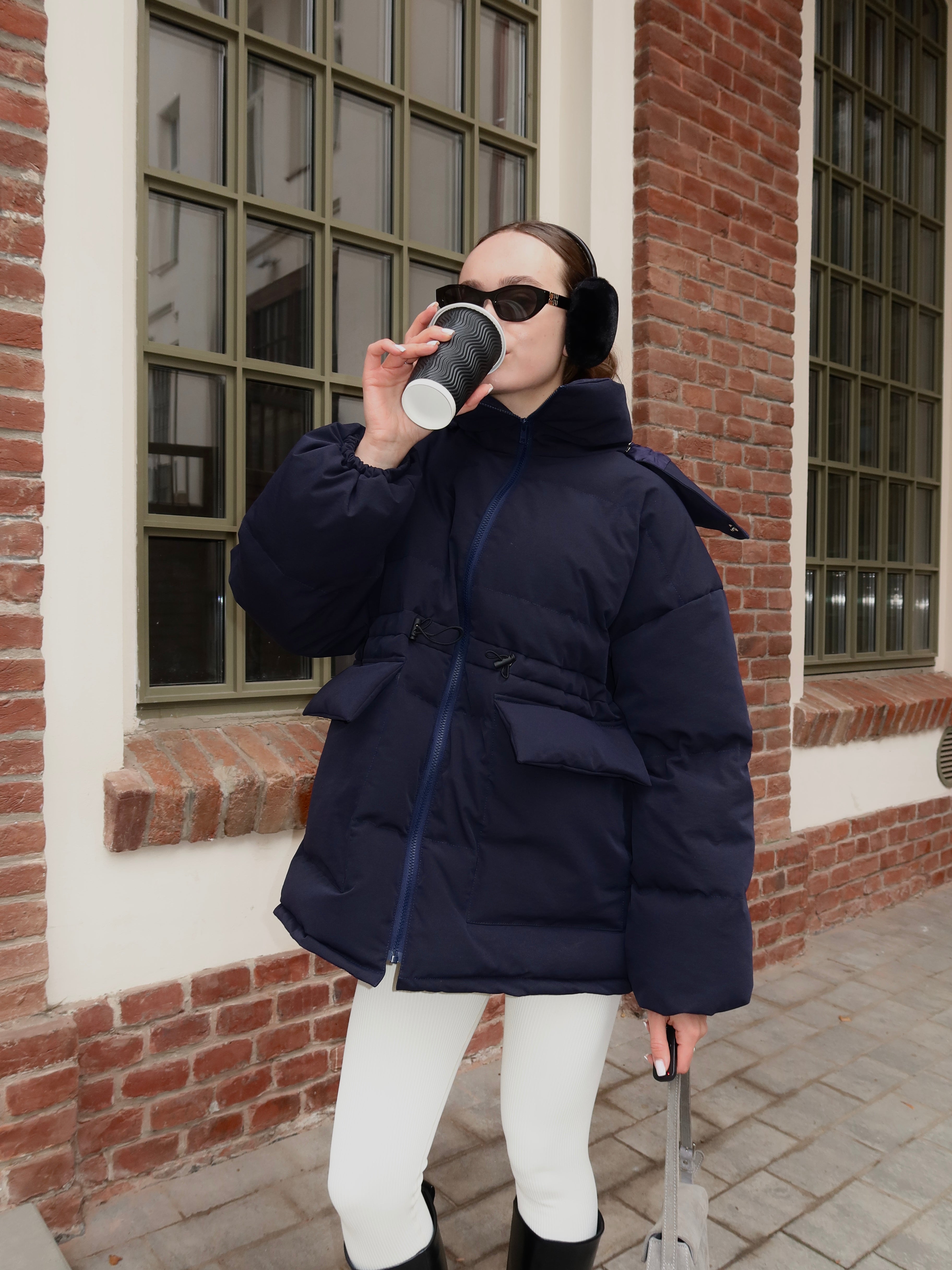 Пуховик з затяжками синій